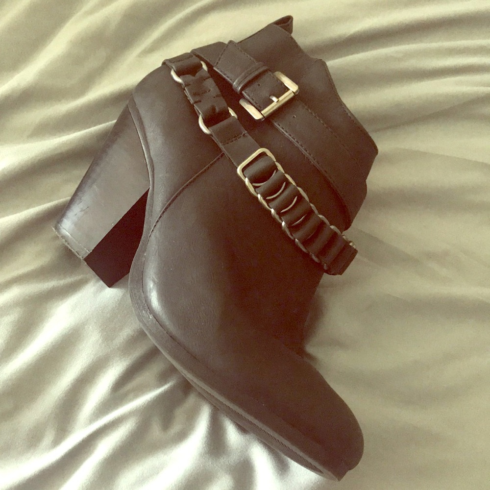 CUTE black booties!
